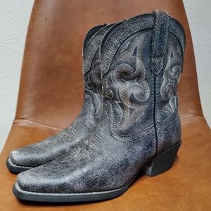 Woman's Durango shortie boots